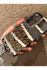 Load image into Gallery viewer, Samsung Galaxy S23 Ultra Uyumlu Kılıf Leopar Desenli Kahverengi Çizgili Metalik Tuşlu Kamera Çıkıntı