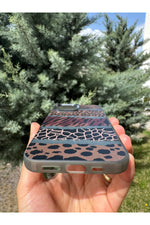 Load image into Gallery viewer, iPhone 14 Plus Uyumlu Kılıf Leopar Desenli Kahverengi Çizgili Metalik Tuşlu Kamera Çıkıntılı Kapak