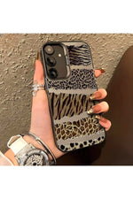 Load image into Gallery viewer, Samsung Galaxy S24 Fe Uyumlu Kılıf Leopar Desenli Kahverengi Çizgili Metalik Tuşlu Kamera Çıkıntılı