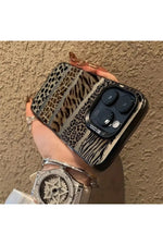 Load image into Gallery viewer, iPhone 12/12 Pro Uyumlu Kılıf Leopar Desenli Kahverengi Çizgili Metalik Tuşlu Kamera Kenar Çıkıntılı