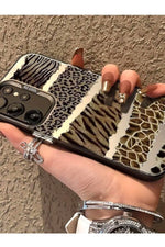 Load image into Gallery viewer, Samsung Galaxy S24 Ultra Uyumlu Kılıf Leopar Desenli Kahverengi Çizgili Metalik Tuşlu Kamera Çıkıntı