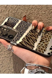 Samsung Galaxy S24 Ultra Uyumlu Kılıf Leopar Desenli Kahverengi Çizgili Metalik Tuşlu Kamera Çıkıntı