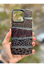 Load image into Gallery viewer, iPhone 14 Pro Uyumlu Kılıf Leopar Desenli Kahverengi Çizgili Metalik Tuşlu Kamera Kenar Çıkıntılı