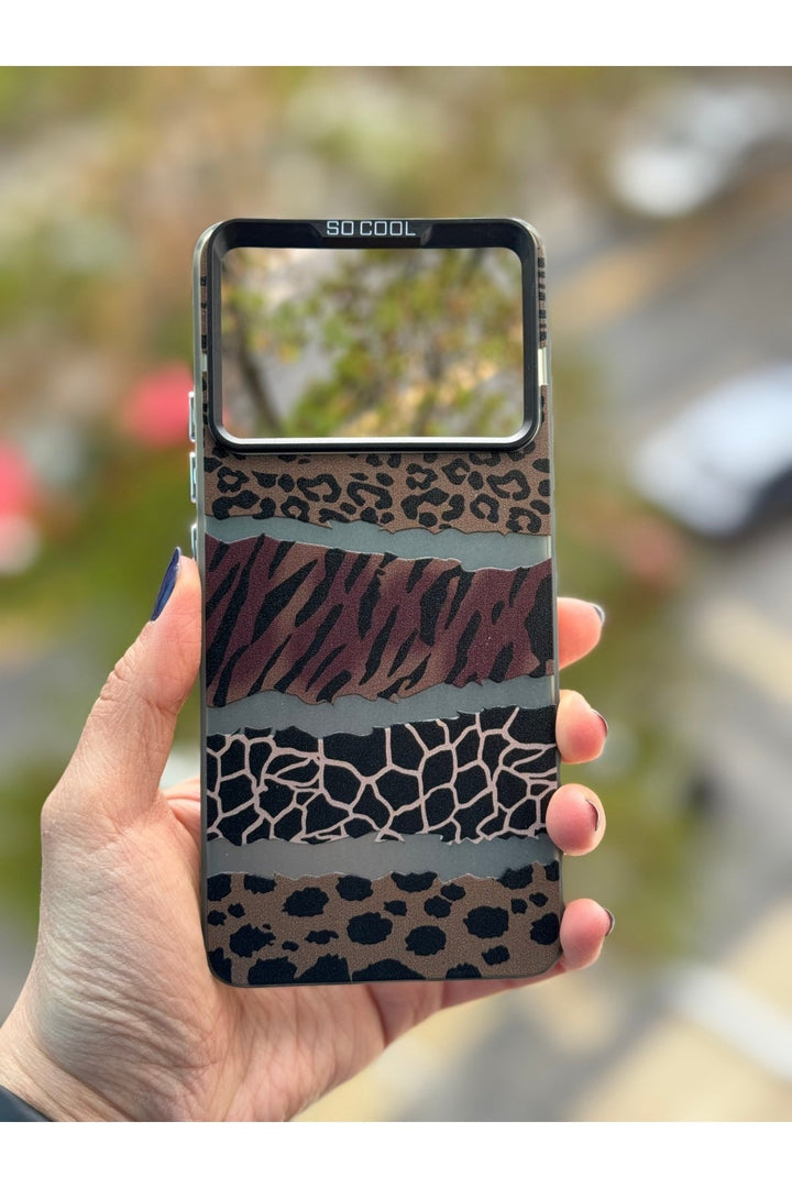 Poco X6 Pro Uyumlu Kılıf Vintage Leopar Desenli Çizgili Metalik Tuşlu Kamera Çıkıntılı Kapak
